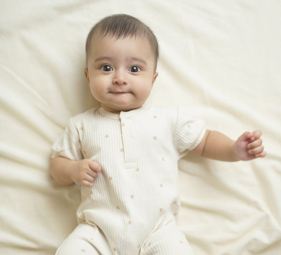 Newborn to Toddler Clothing Guide: What Babies Should Wear at Every Age (0–24 Months)